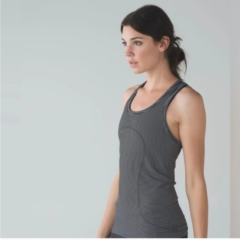 Lululemon Activewear Swiftly Tech Racerback Running Tank White / Black Stripe Sz